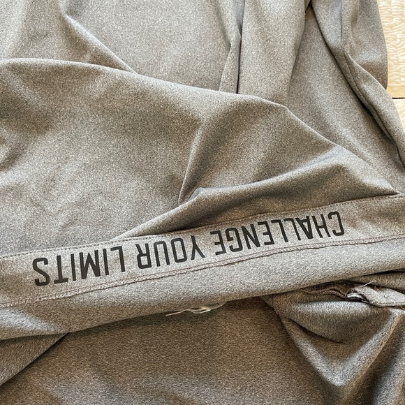 Veil Spark Top Women's L Gray Tunic Running Modest Thumbholes 1/2 Zip Pullover - Picture 12 of 15